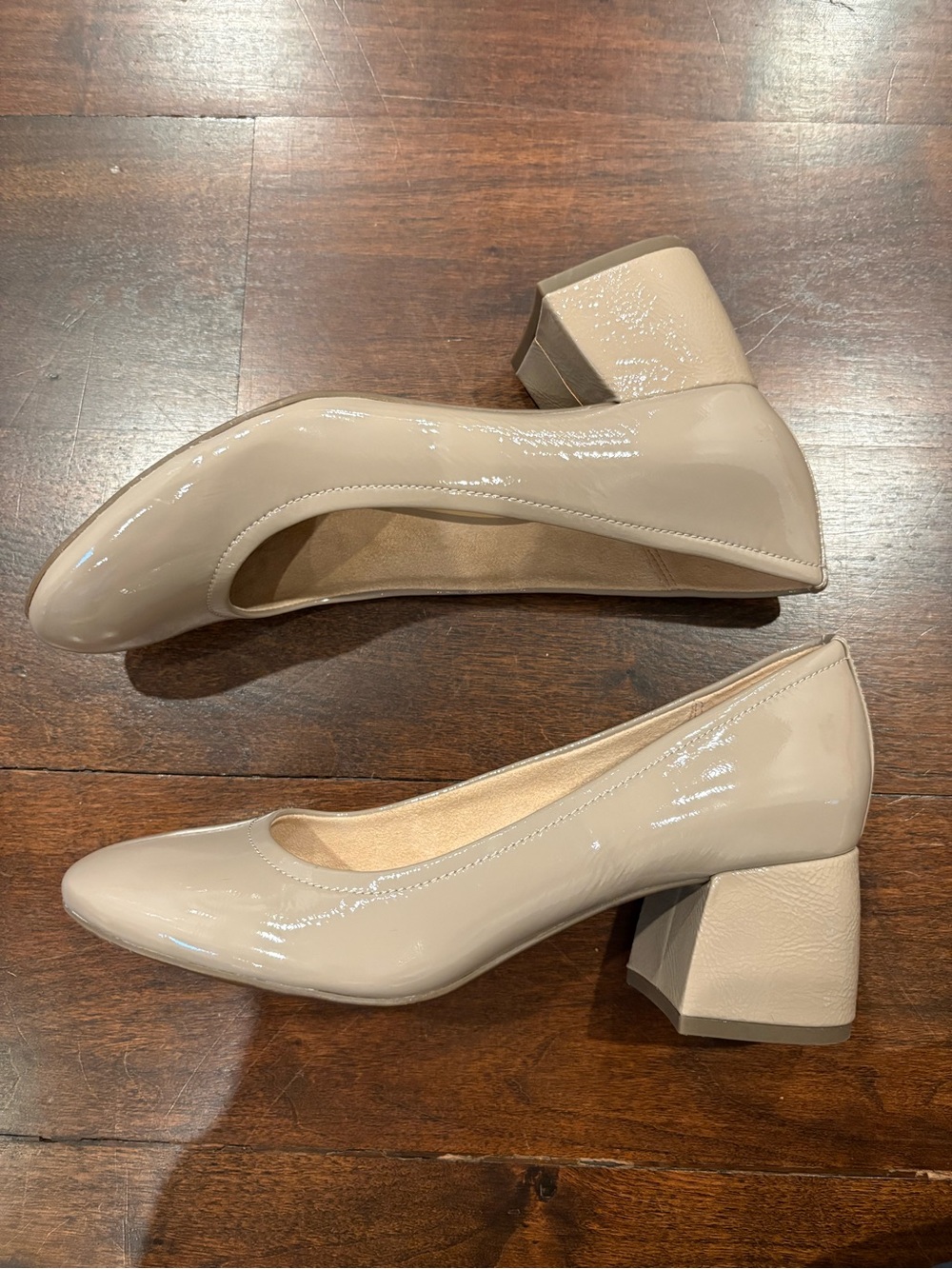 Vionic Crinkled Carmel Leather Pumps - Picture 4 of 8
